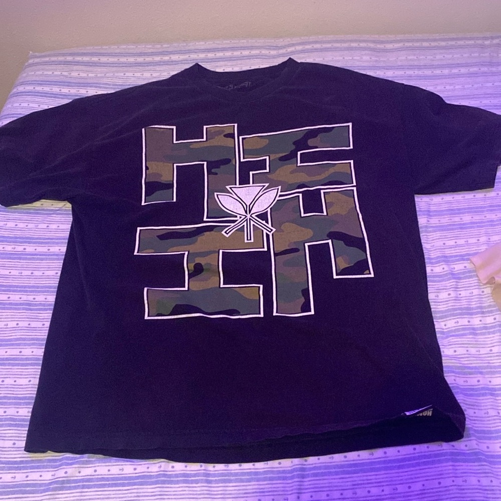 Mens Size XL Black and Camo Graphic Hawaii’s Finest Short Sleeve Tee